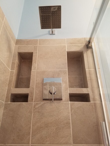 Custom Walk-In Shower - 178 Bowen St