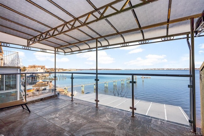 Building Photo - 822 Dean Ave