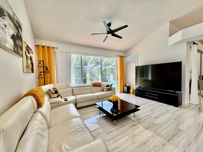 Building Photo - 8561 Lawson Cir
