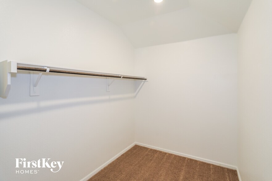 Building Photo - 2205 Sadlers Creek Ln