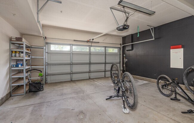 Building Photo - Spacious 3-bedroom with a Loft in Mission ...
