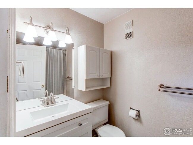 Building Photo - 925 Columbia Rd