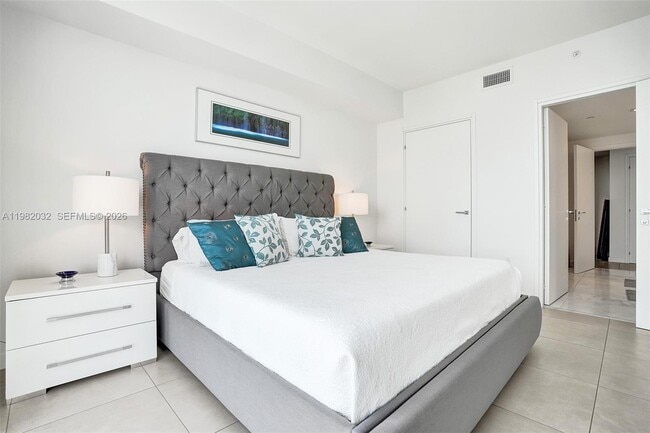 Building Photo - 401 N Birch Rd