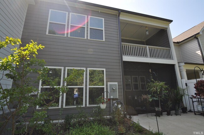 Building Photo - 1004 Pyrenees Way