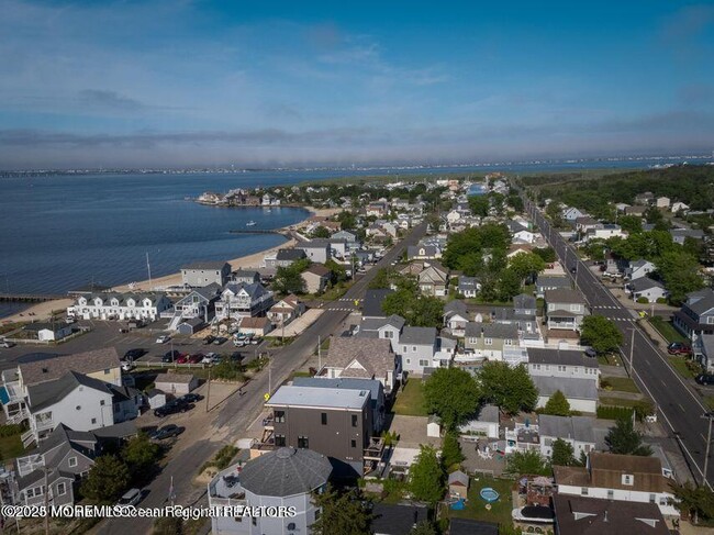 Building Photo - 424 E Longport Ave