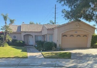 Building Photo - Pool home with solar panels in Palm Desert