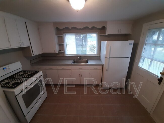Building Photo - 1222 E 340th St
