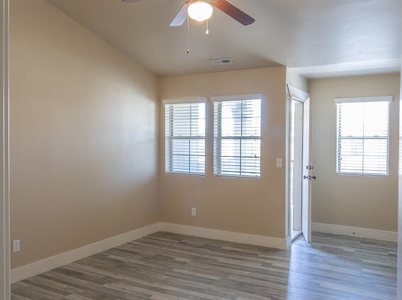 Building Photo - 1532 N Venetian Way