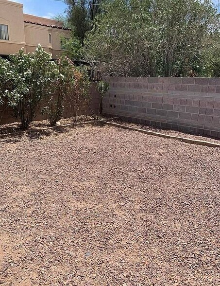 Building Photo - 1474 E Hedrick Dr