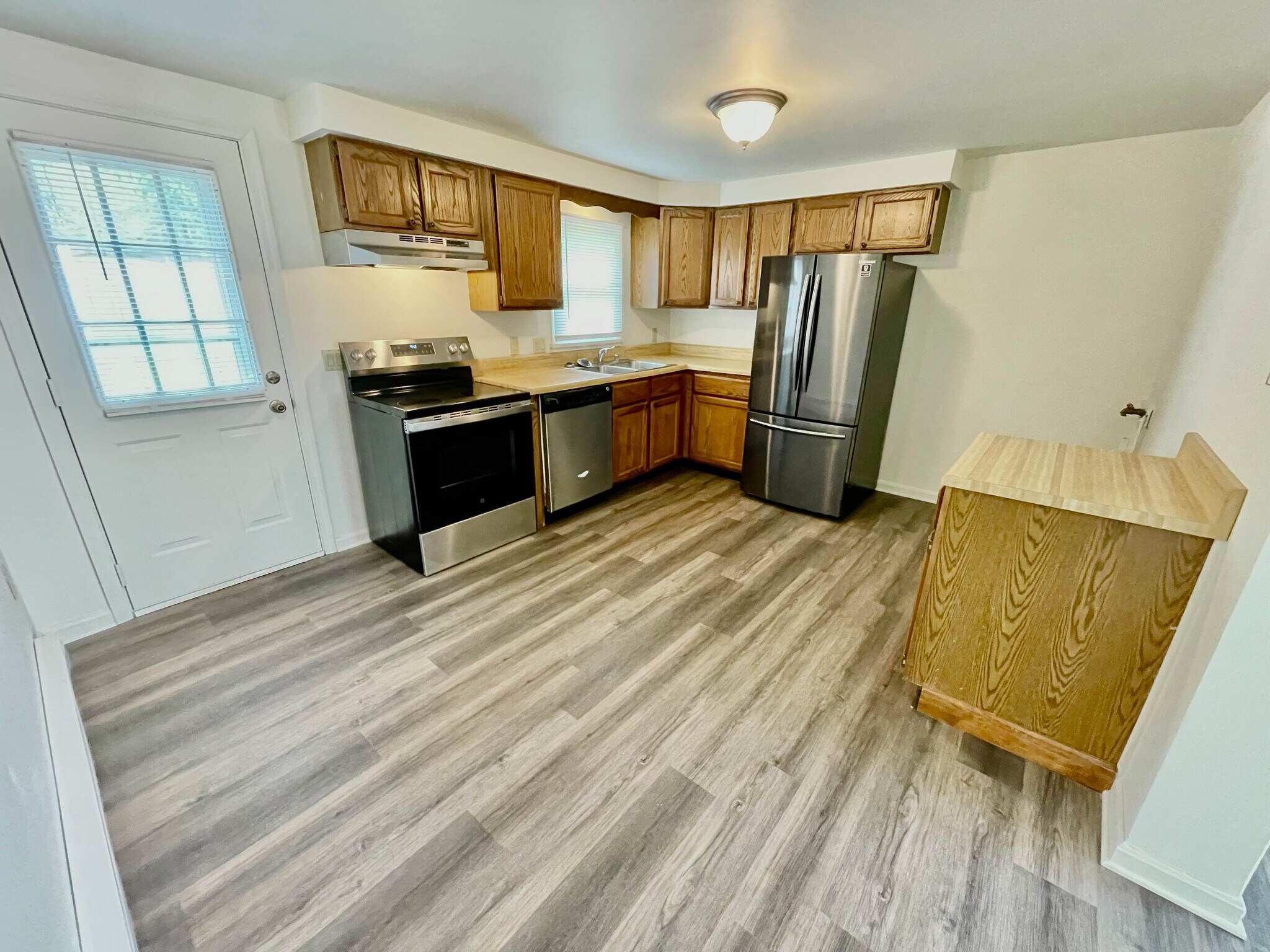 Building Photo - 25 Camelot Ct