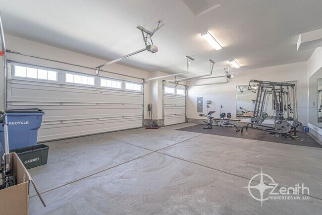 Building Photo - 4837 S 16th Dr