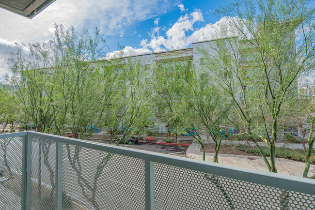 Building Photo - 333 E Roosevelt St