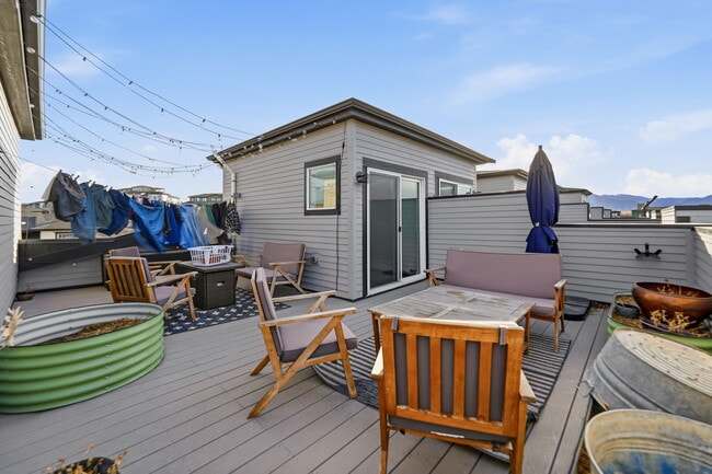 Building Photo - 2272 Old Rail Wy