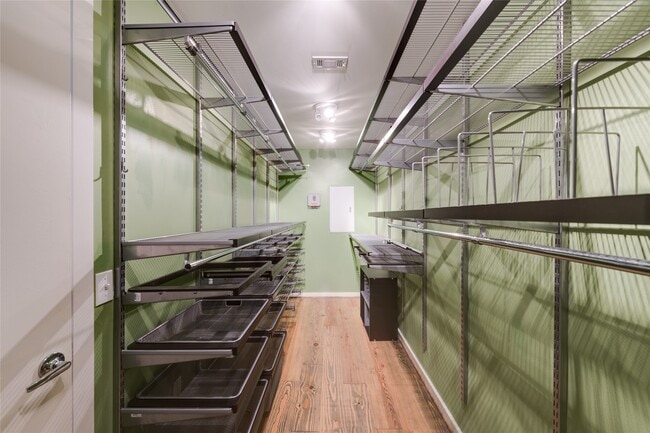 Building Photo - 807 Robin St