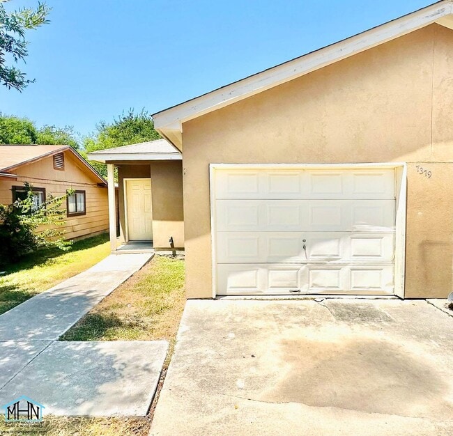 Primary Photo - Charming Duplex for Rent: Your Ideal Home ...