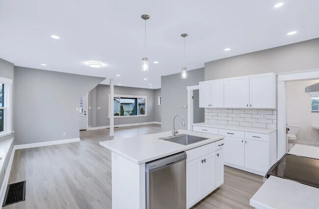 Kitchen/ Dining/ Living - 1719 E Empire Ave