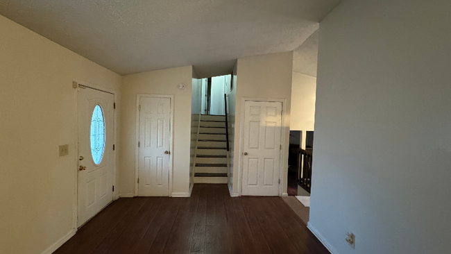 Building Photo - 656 Longbow Ct