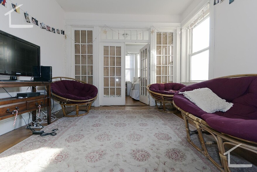 Primary Photo - 32 Park Vale Ave
