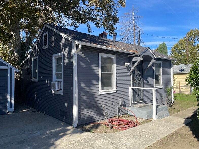 Primary Photo - 721 N Church St