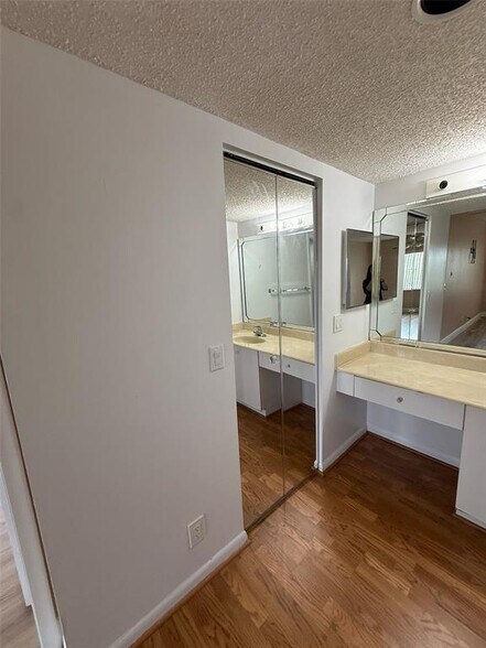 Building Photo - 1300 SW 125th Ave
