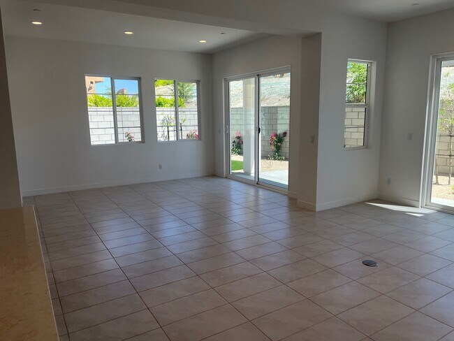 Building Photo - 6574 Tesla Ln