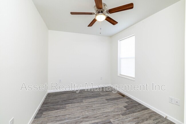 Building Photo - 1732 Jourolman Ave