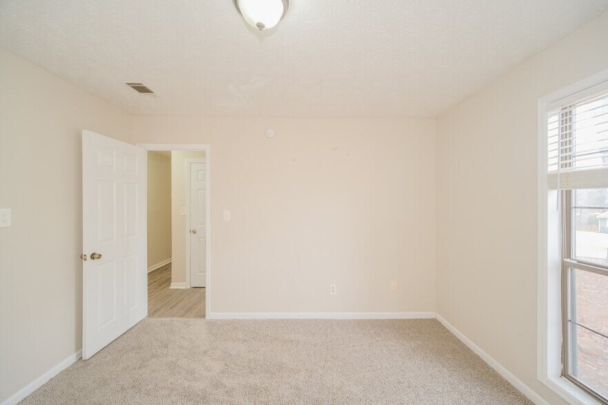 Building Photo - 239 Northbridge Dr