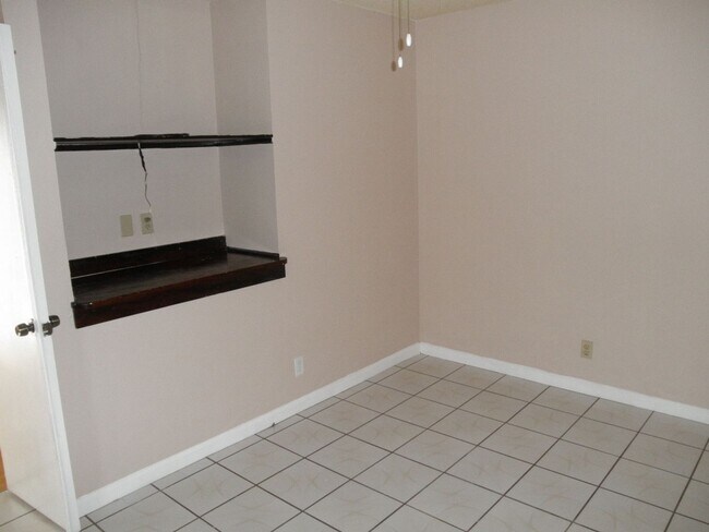 Building Photo - 571 Springdale Cir