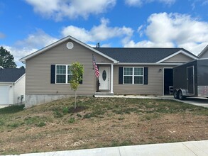 Building Photo - Newer Single Family Home