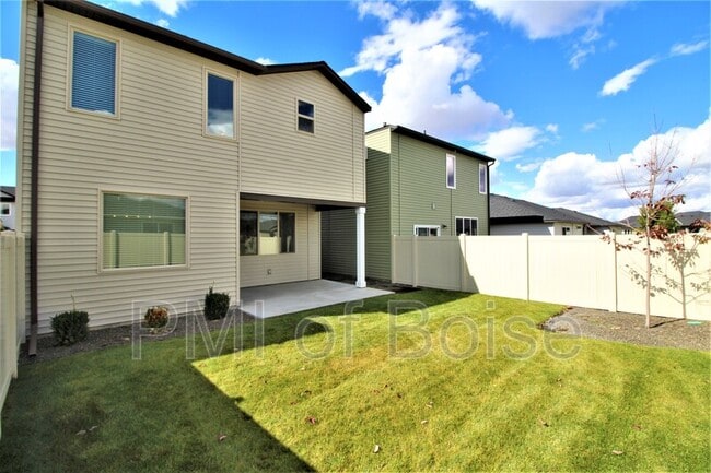 Building Photo - 2080 S Hills Ave.