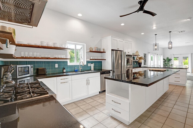 Building Photo - 2005 E Racquet Club Rd