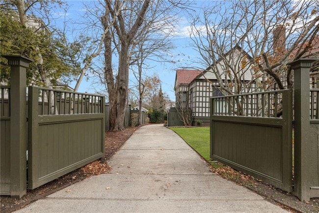 Building Photo - 4 Hunter Ave