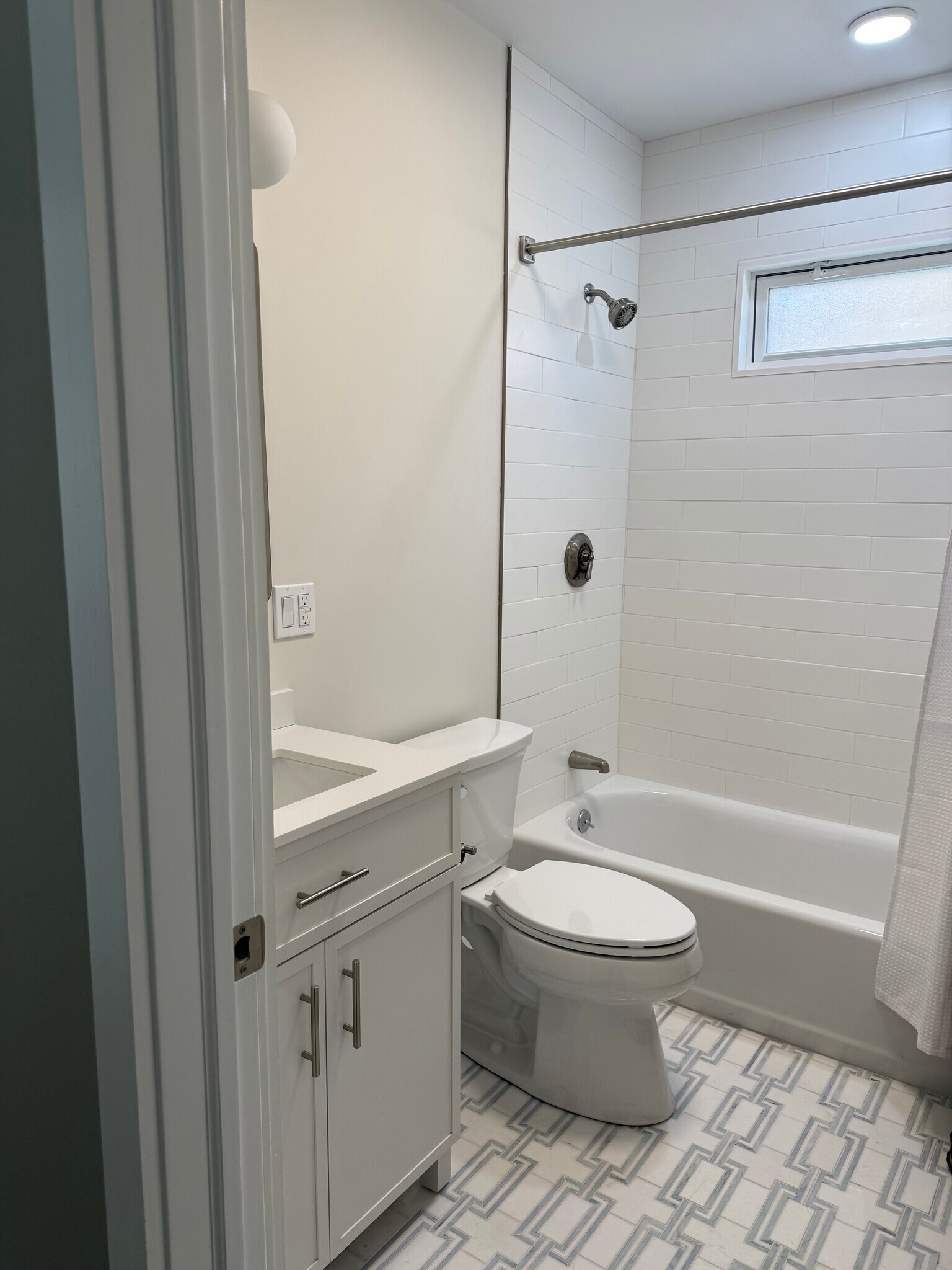 Building Photo - 33 Rosegarden St