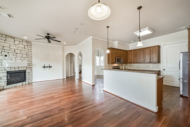 Building Photo - 11025 Robin Hood Ct
