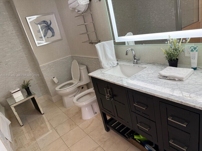 Building Photo - 17375 Collins Ave