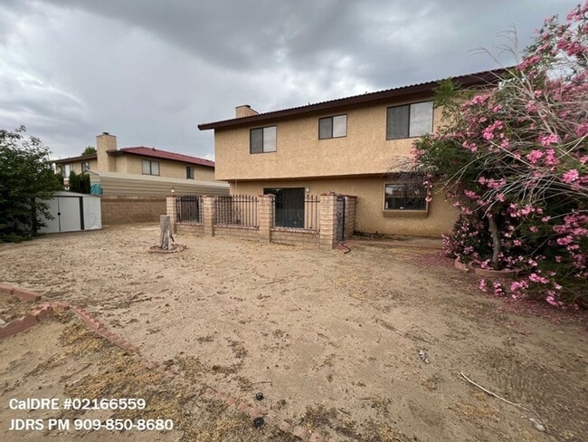 Building Photo - Lancaster 4 Bedroom Home