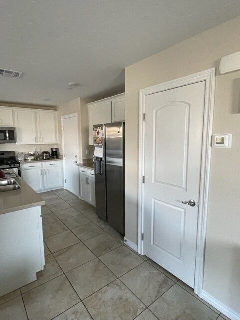 Kithcen refrigerator etc - 365 Rosefinch St