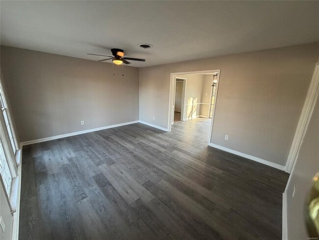 Building Photo - 350 Southlawn Dr