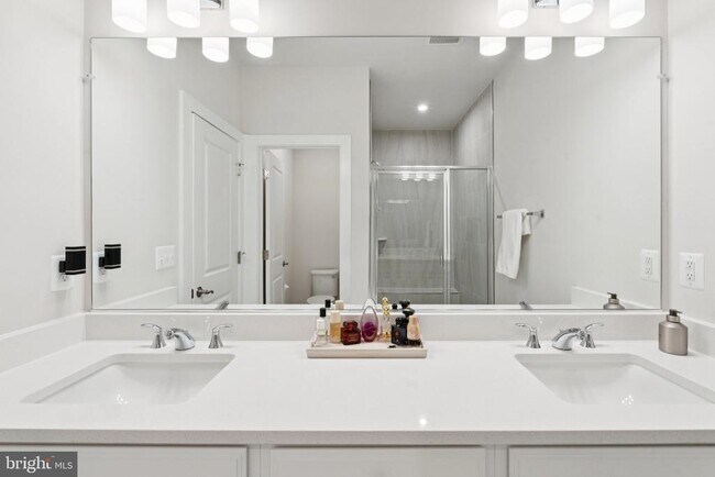 Building Photo - 1750 Blue Spruce St