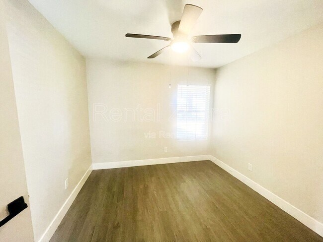 Building Photo - 423 El Portal Ct