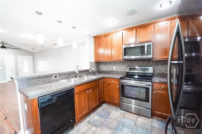 Building Photo - 170 Willow Oak Dr
