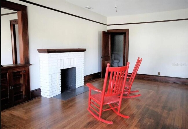 Building Photo - 324 N Joanna Ave