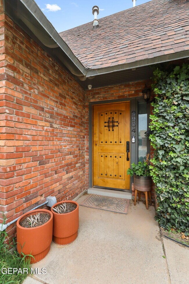 Building Photo - 9904 Monaco Dr