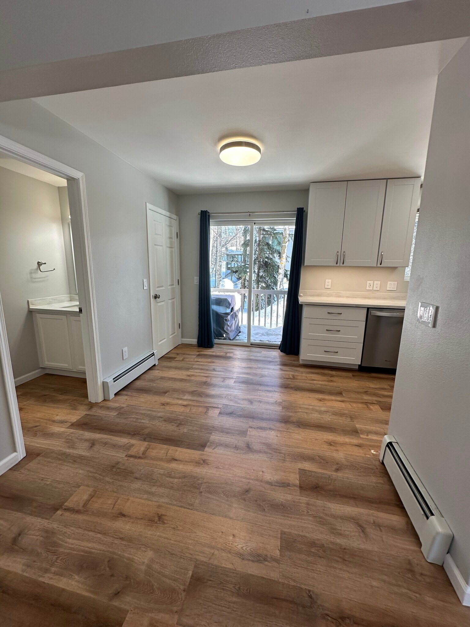 Building Photo - 1055 E Klatt Rd