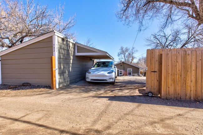 Building Photo - Stunning Remodeled Downtown Craftsman 3BD ...