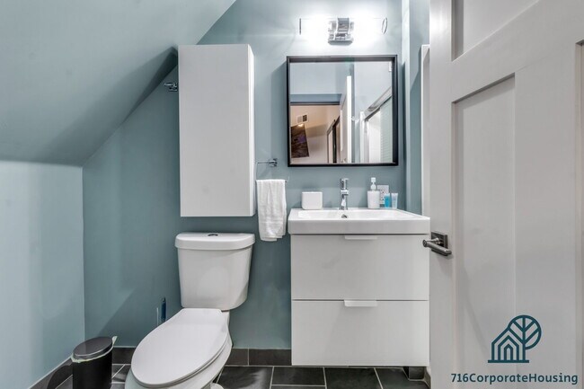 Building Photo - Furnished 2-Bedroom, 2-Bath Apartment near the Medical Campus