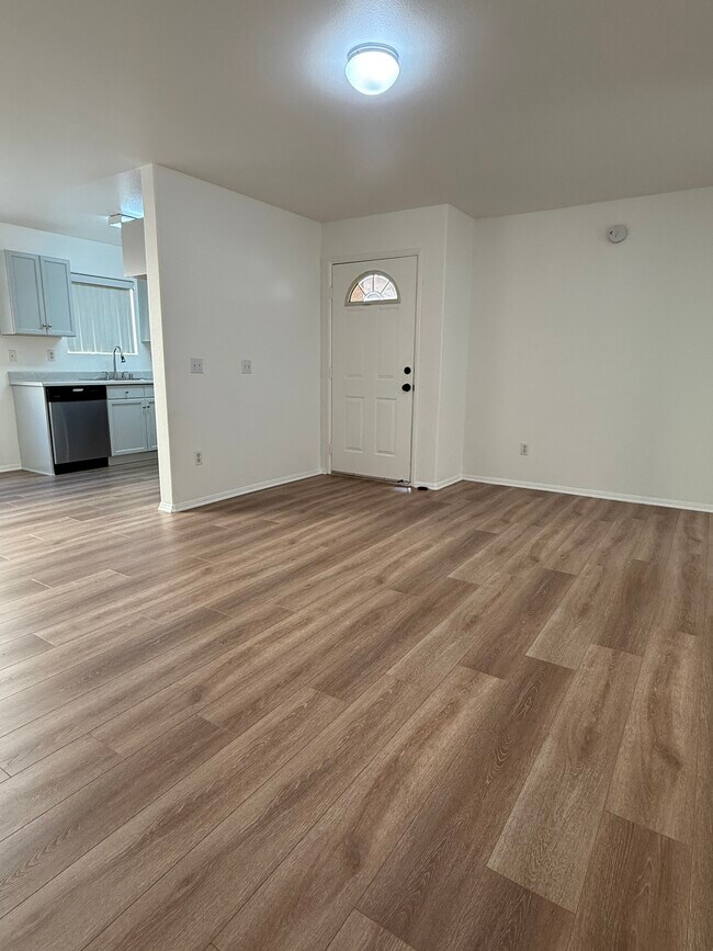 Building Photo - 1211 W 164th St