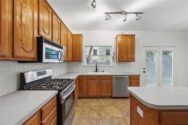 Building Photo - 916 Sugarberry Ln