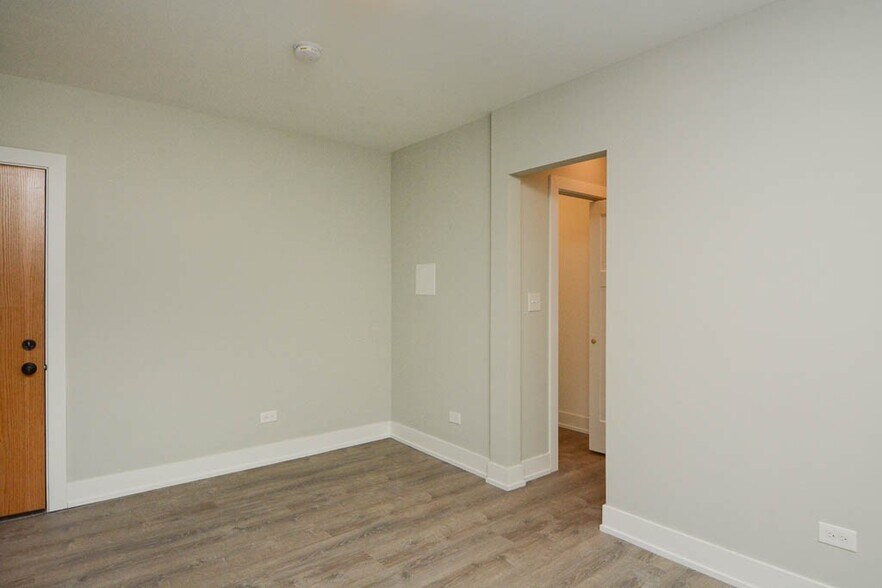 Building Photo - 432.5 W Belden Ave