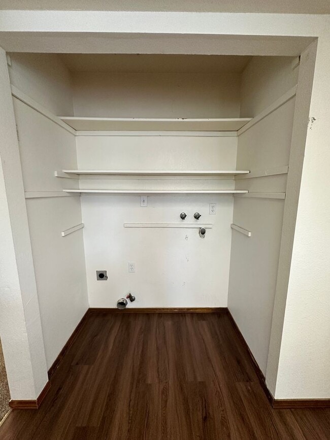 Building Photo - Upcoming vacancy!  Well maintained home on...
